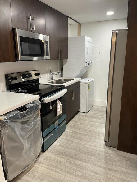 Building Photo - 9352 SW 77th Ave