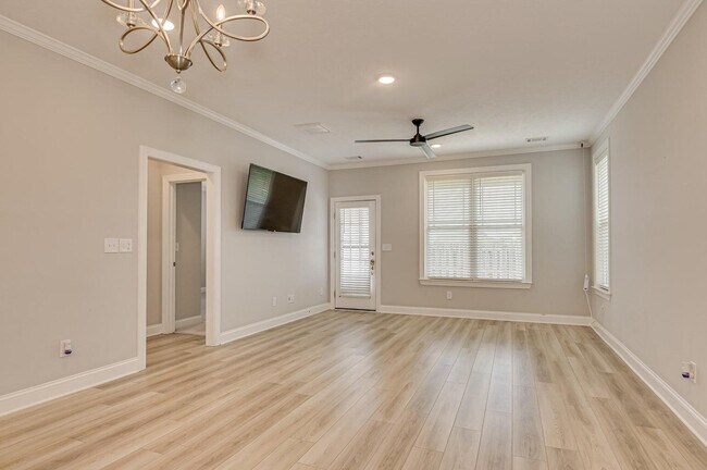 Building Photo - 596 Vinings Dr