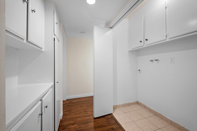 Building Photo - 1166 Rosedale Ave