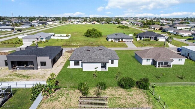 Building Photo - 9 NW 14th Pl