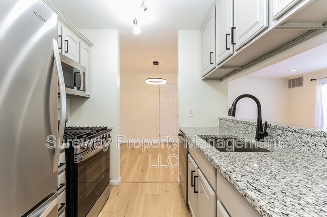 Building Photo - 1005 Woodhollow Dr