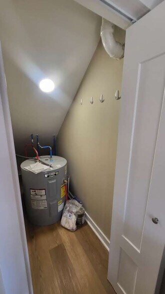 Building Photo - 1912 N Talbott St