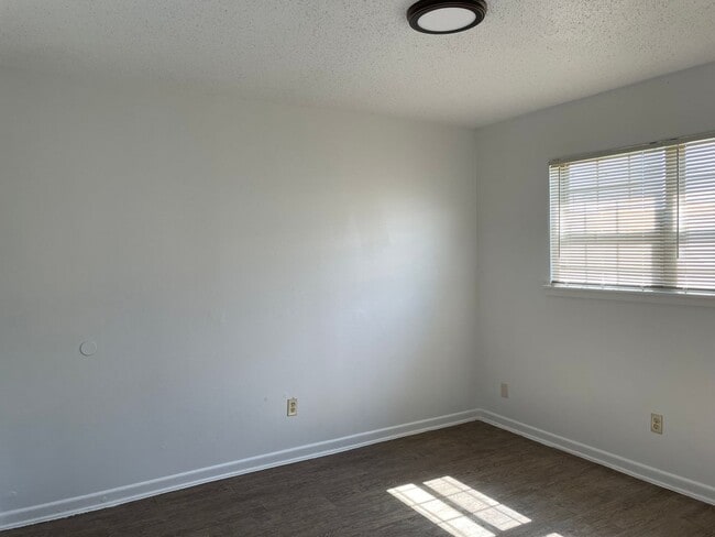 Building Photo - 451835