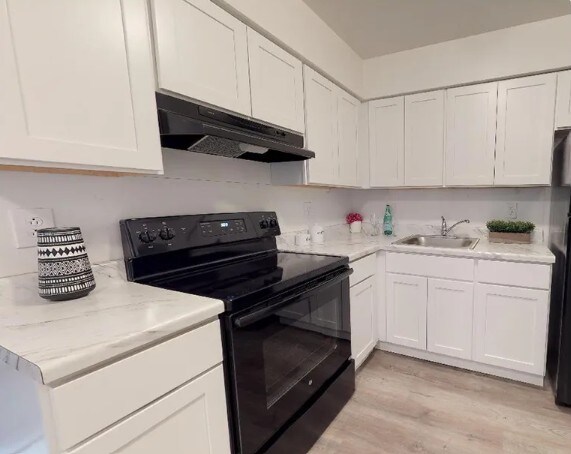 Building Photo - 6 Randolph Ln