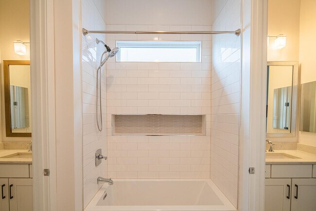 Building Photo - 3850 E Crittenden Ln