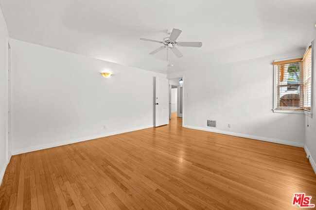 Building Photo - 3715 Homeland Dr