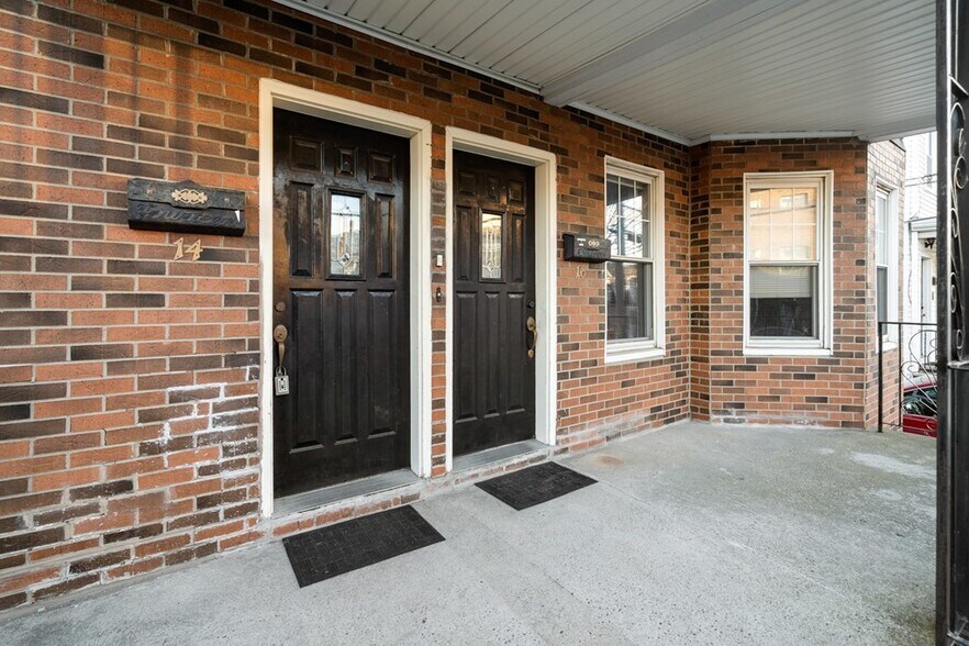 Building Photo - 14 Windsor Rd