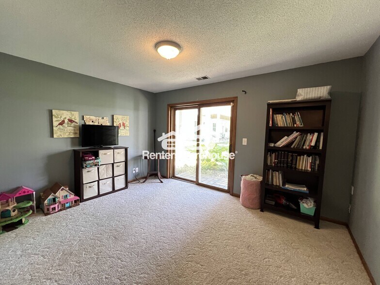 Building Photo - 4128 Meadowlark Way