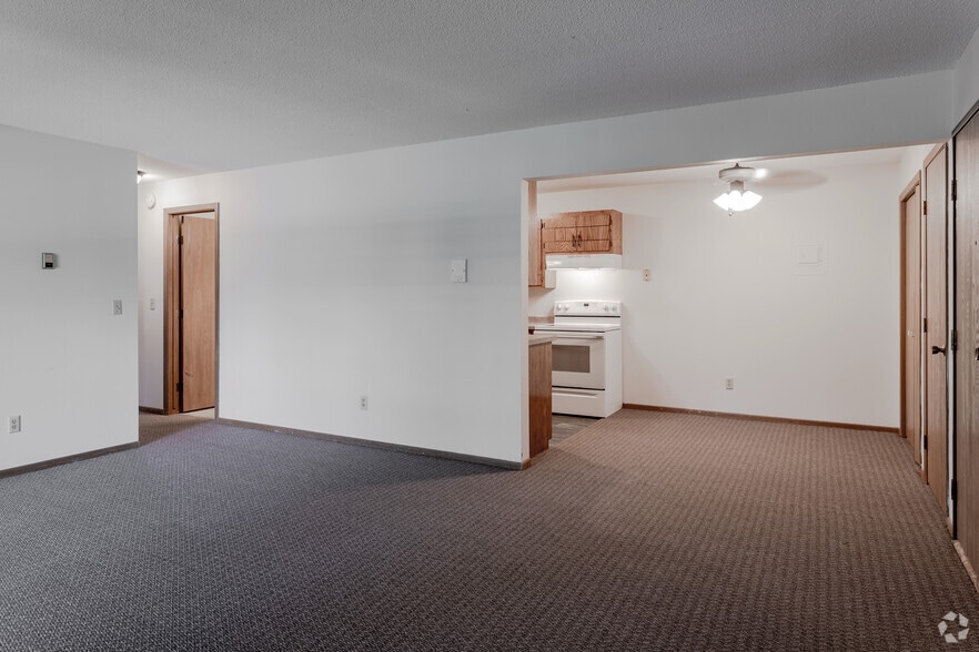 2BR, 1BA - 851SF - Stearnsway Apartments