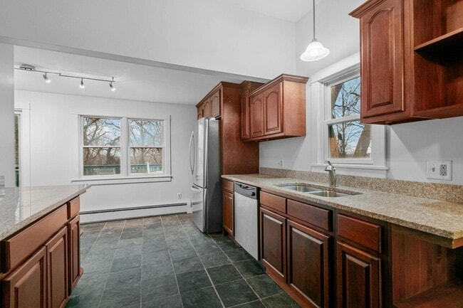 Building Photo - 1826 Franklin Ave SE