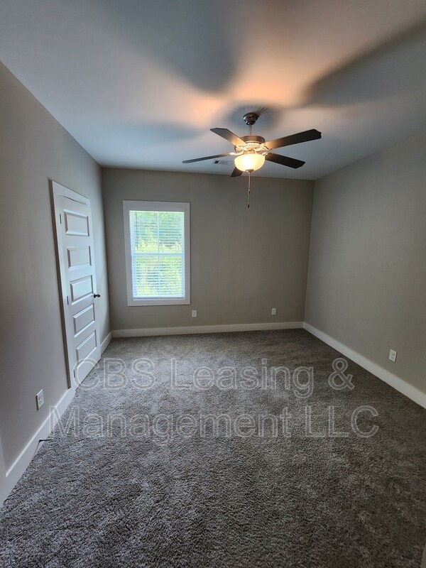 Building Photo - 630 Village Dr