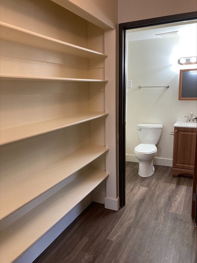 Building Photo - 1411 8th St