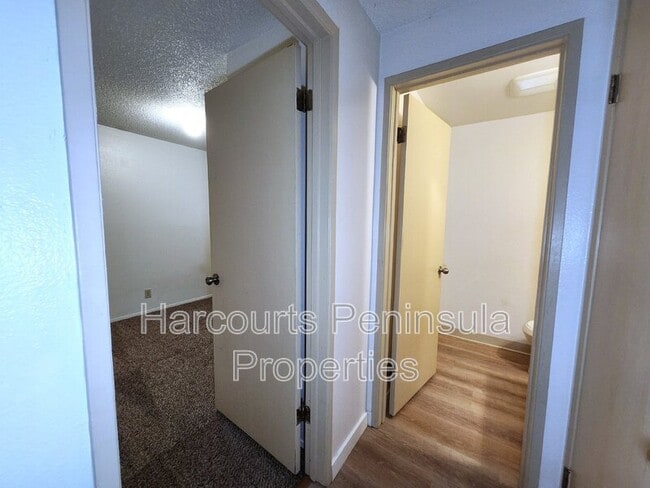 Building Photo - 45 NE Torval Canyon Rd
