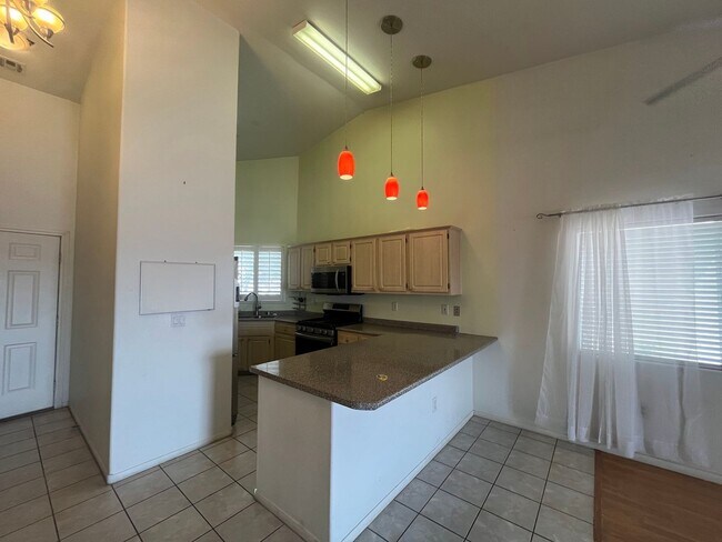 Building Photo - Sunny 2-Bed, 2-Bath in gated community!