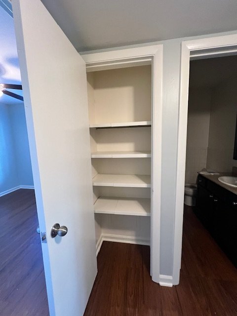 Building Photo - 503 E 6th St