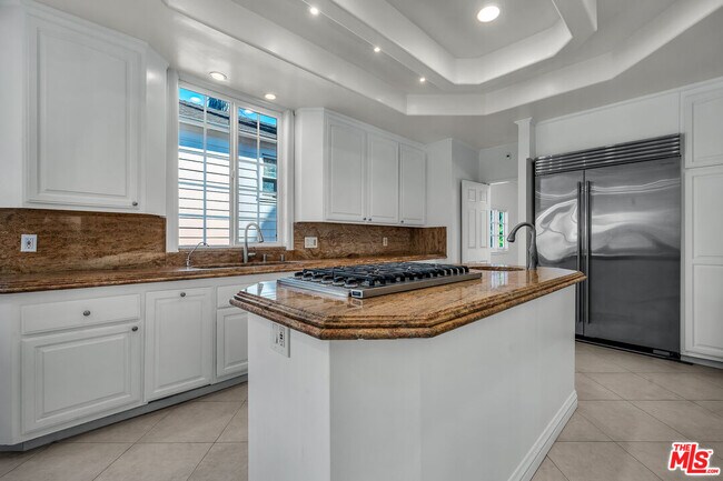 Building Photo - 10810 Rochester Ave