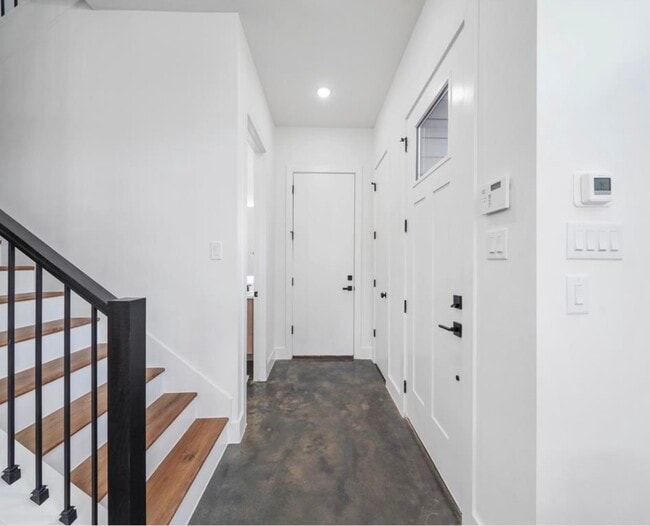 Building Photo - 5212 Arapahoe St