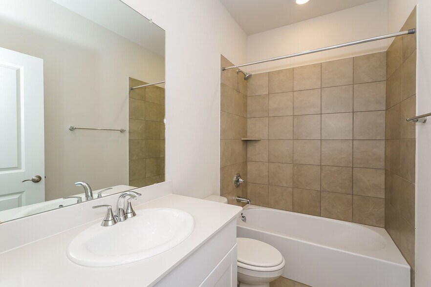 Building Photo - 831 Wisteria Ln