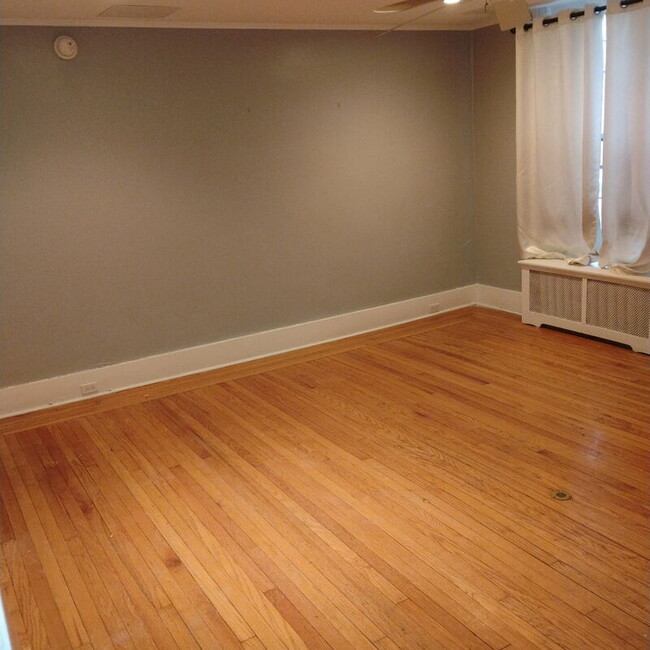 Building Photo - 231 Lark St