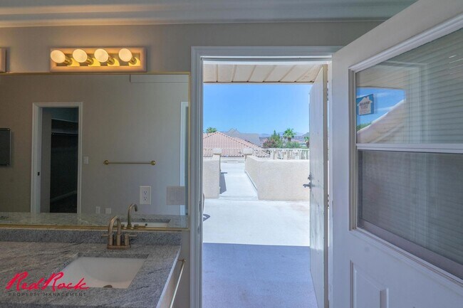 Building Photo - Spacious 6 Bedroom Home with a Balcony!