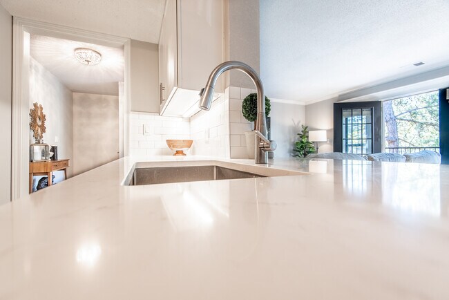 Building Photo - 4727 Jarboe St