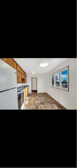 Building Photo - 406 E Adams St