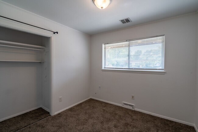 Building Photo - 9041 E 33rd St