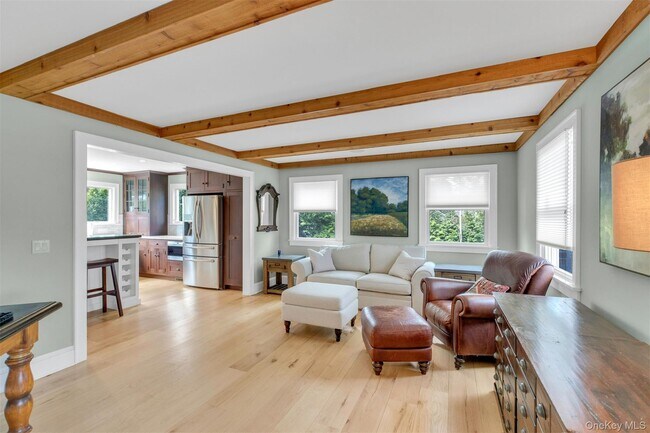 Building Photo - 345 Colonial Rd