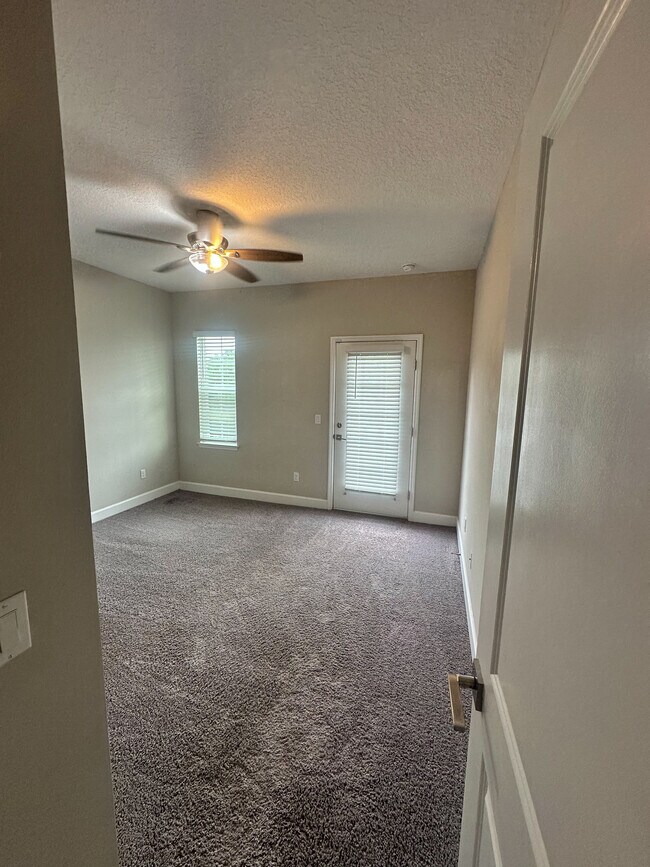 Building Photo - Longwood Townhouse