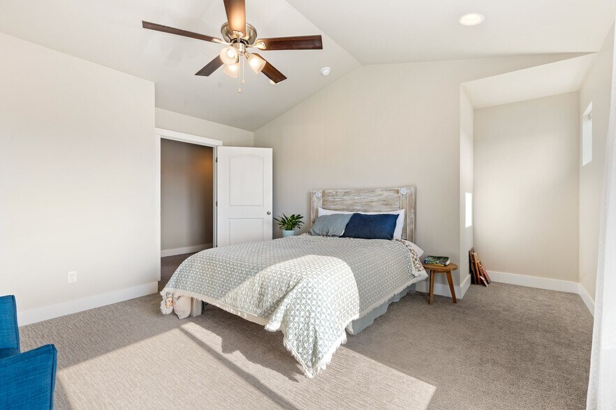 Building Photo - 201 13th St