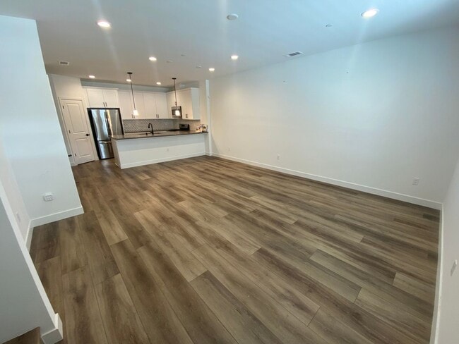 Building Photo - Stunning, brand new 3BD/2.5BA home in Righetti Ranch