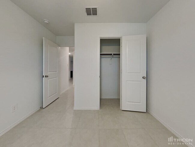 Building Photo - 700 Odlozil Ln