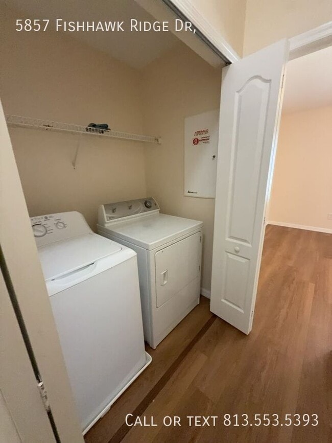 Building Photo - 5857 Fishhawk Ridge Dr