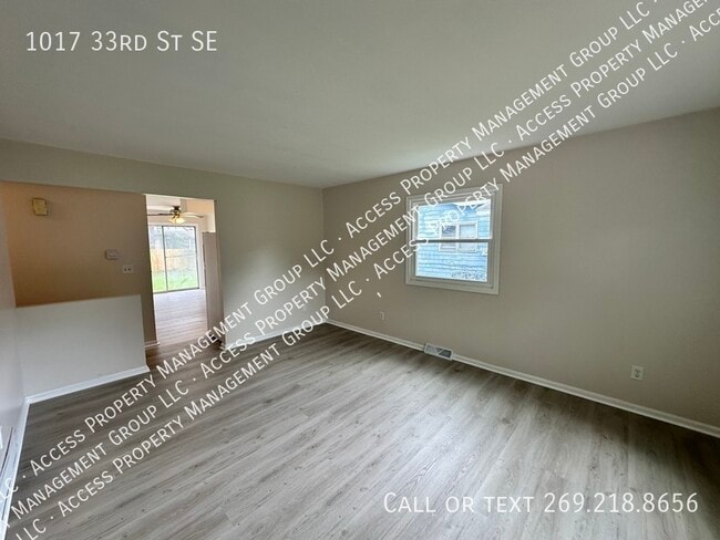 Building Photo - 1017 33rd St SE