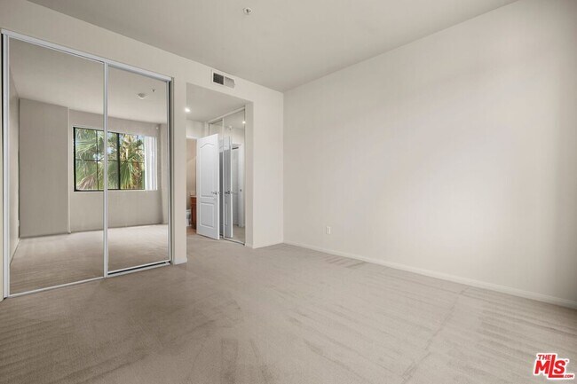 Building Photo - 10275 Missouri Ave