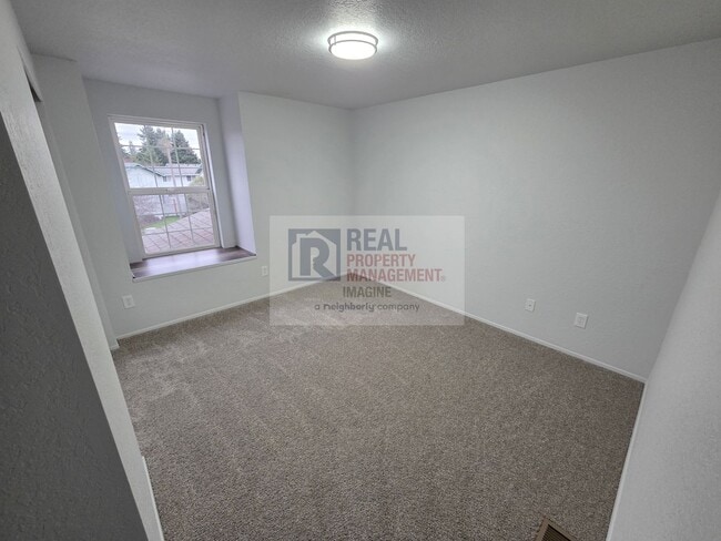 Building Photo - Check Out This Completely Remolded 3 Bedroom, 2.5 Bath Townhome!