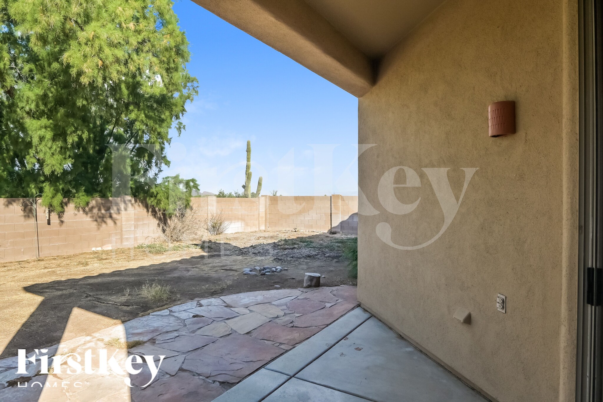Building Photo - 8551 N Rolling River Dr