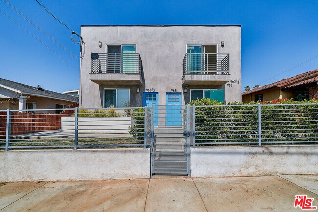 Building Photo - 965 S Lorena St