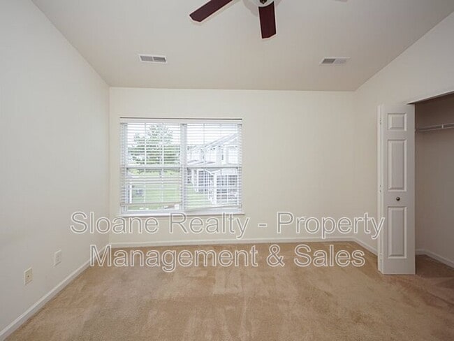 Building Photo - 572 Truman Dr
