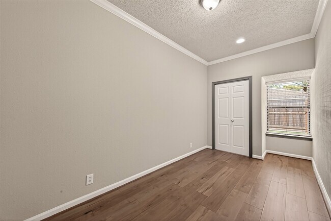 Building Photo - 4024 Breakwood Dr