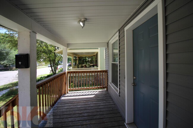 Building Photo - 241 Valley Ave NW