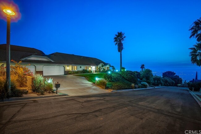 Building Photo - 7380 Live Oak Dr