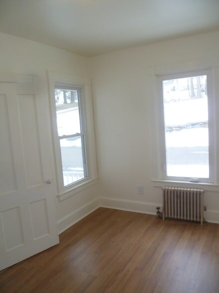 Building Photo - 205 Grandview St