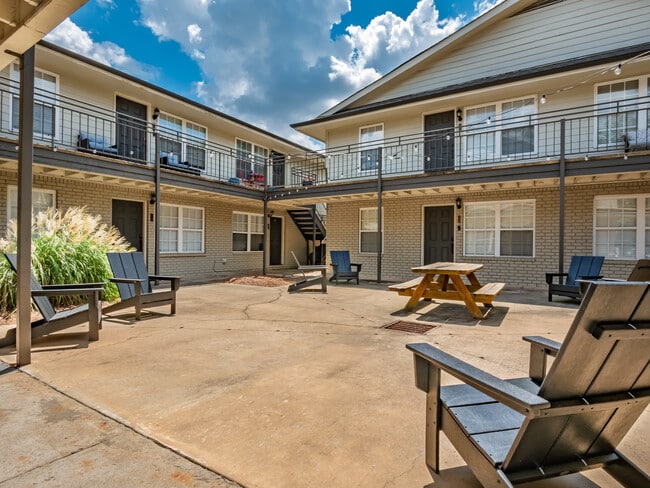 Building Photo - 1802 Jackson Ave W