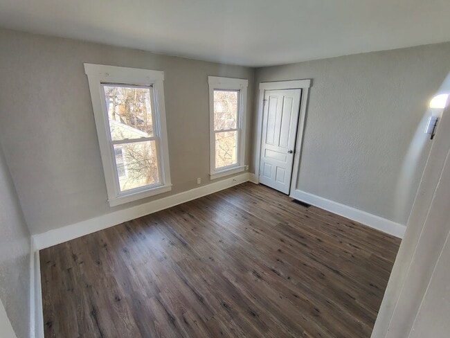 Building Photo - 515 Crawford St