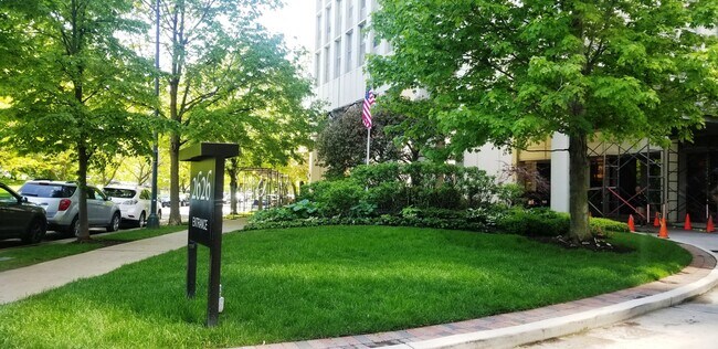 Primary Photo - 2626 N Lakeview Ave