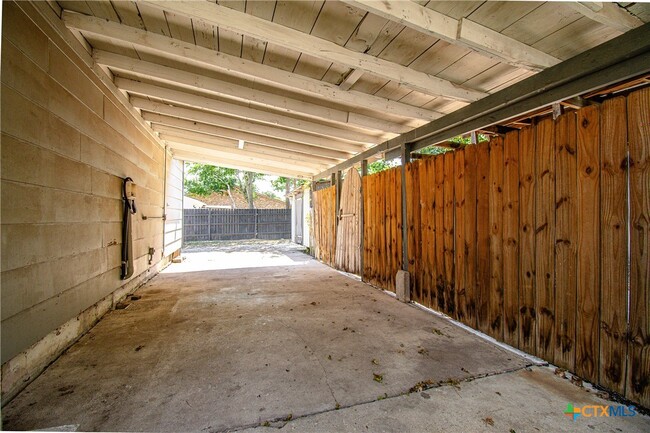 Building Photo - 202 Carpenter St