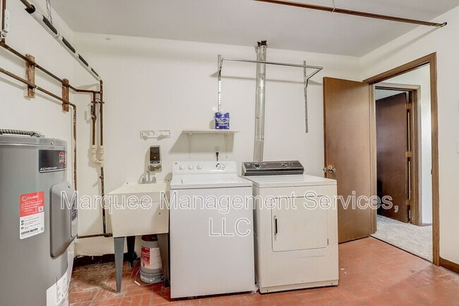 Building Photo - South Bird Street - 416