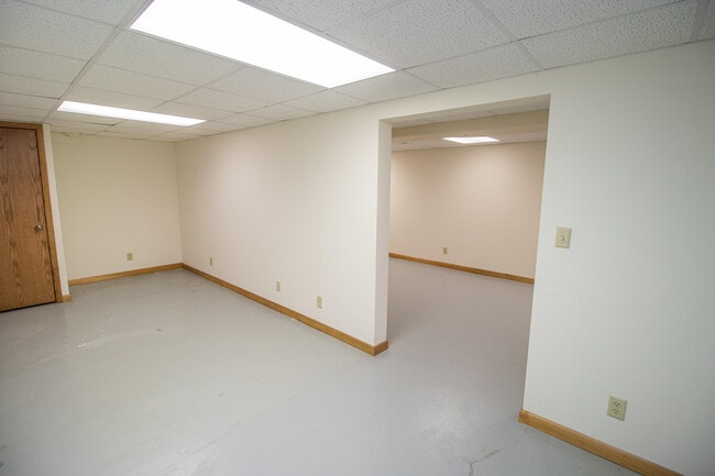 Building Photo - 1055 S Imperial Dr