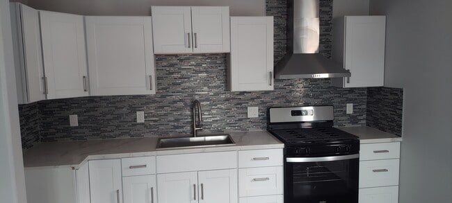 Building Photo - 3128 E 20th St